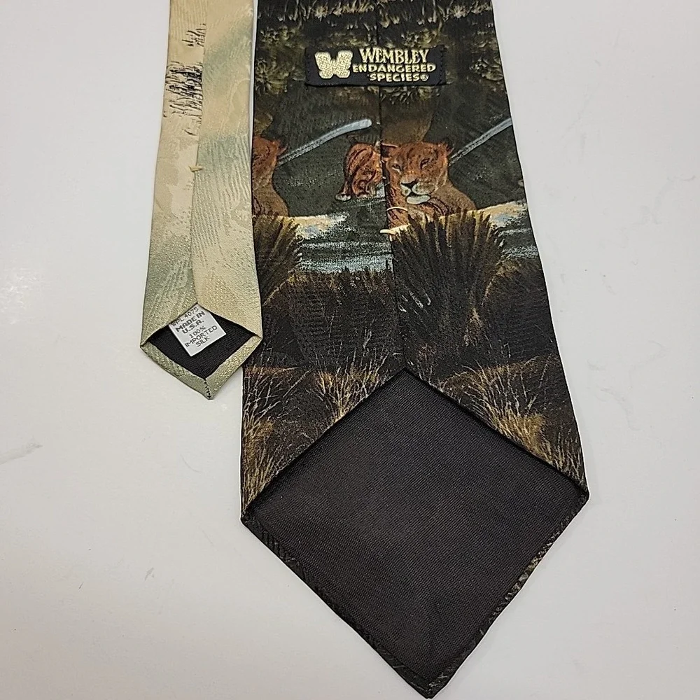 WEMBLEY Endangered Species Mens 100% Silk Tie Lions Cubs Made in USA Majestic‎